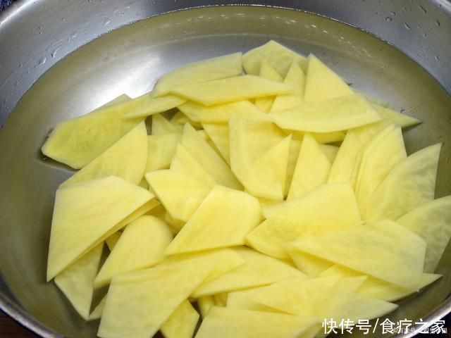 土豆这样做比肉还香，开胃又下饭，味道好极了!
