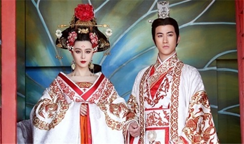 迷恋|武则天真实容貌如何千年后被一尊大佛还原，难怪李治那么迷恋她