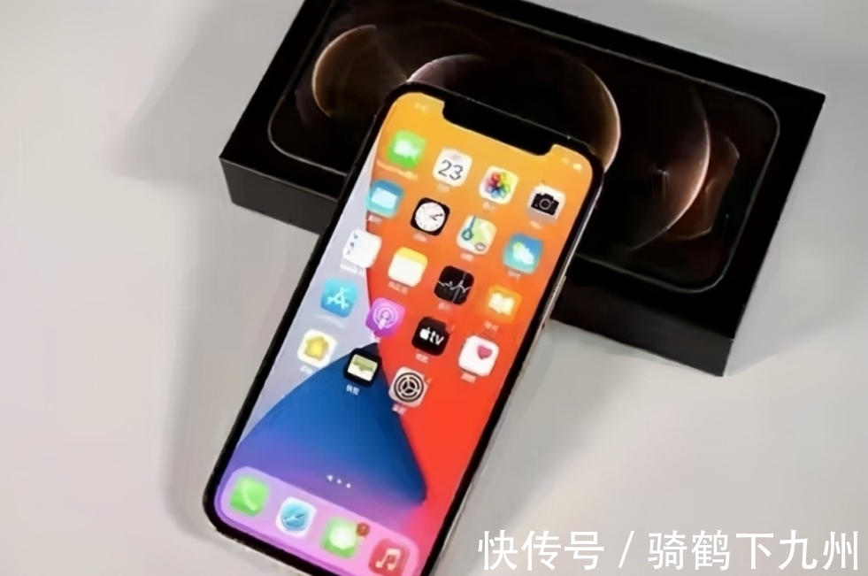 iphone13|发布一个月降价300元，256G+A15处理器，新款iPhone没让花粉白等