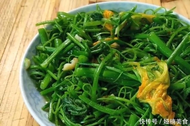 农村南瓜地里的一种美味,一百多条才能炒一盘,吃起来很鲜嫩可口