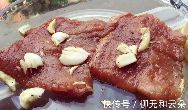 香浓|猪腿肉就该这么吃，教你一道香煎猪排，营养美味、香浓多汁！