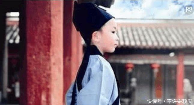 长江|秀才带儿子游泳,出上联少水沙即现。儿子随口对出两个千古绝对!