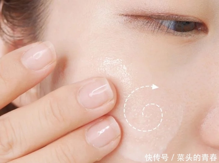 脸上长斑不要慌,巧用维E加生姜,仅需每晚敷下脸7天淡斑没风险
