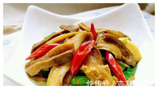 别再傻傻的干炒四季豆啦,加点酱进去是真香,搭配猪肚堪称一绝!