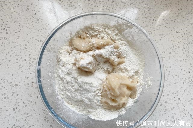 美味|想吃红豆饼别再买了,在家用面粉就能做,咬一口层次分明香酥美味