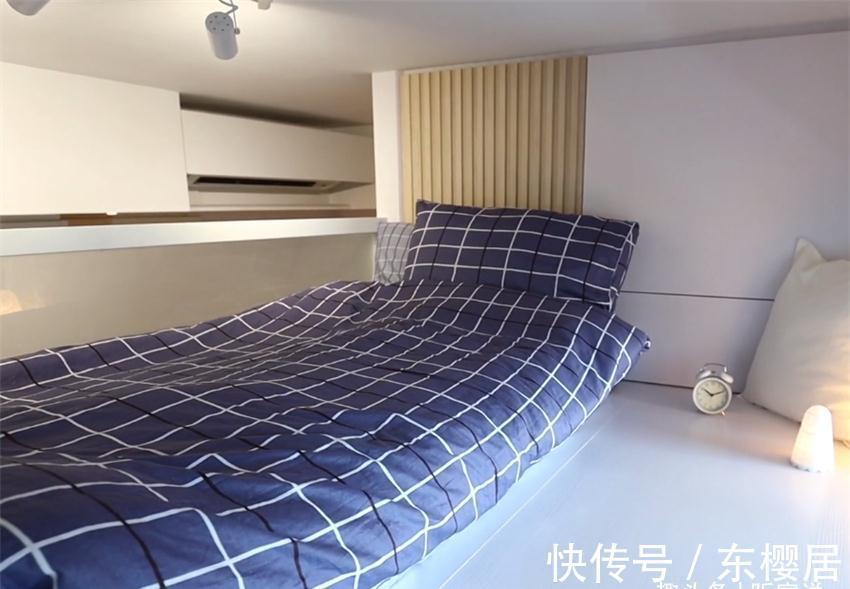 小两口|小两口买下21㎡婚房，巴掌大的家挤出“双客厅”，生活去繁从简