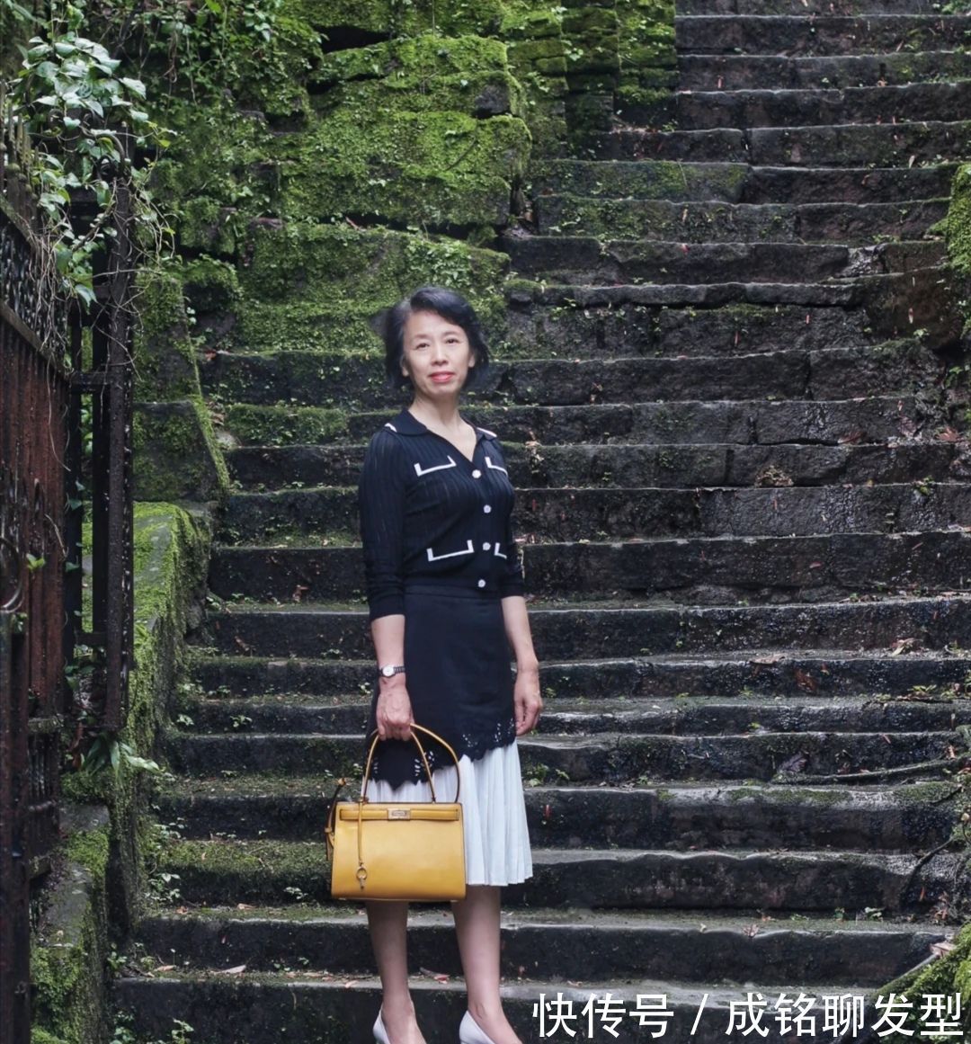 博主|女人的魅力与长相无关!五十岁博主凭借减龄穿搭,穿出精致与优雅