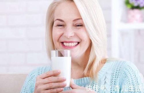 大骨汤|中老年人补钙,别再依赖大骨汤了,这六物敞开吃,骨质酥松不易犯