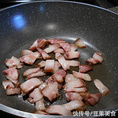 甘兰|第一次尝试咸肉炒抱子甘蓝，没想到这么好吃