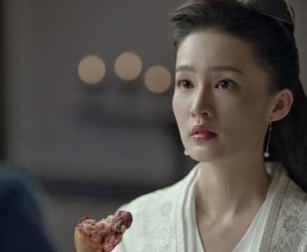 鸡腿|同样是假吃鸡腿,李沁优雅,杨紫接地气,看到她口水就要流出来了