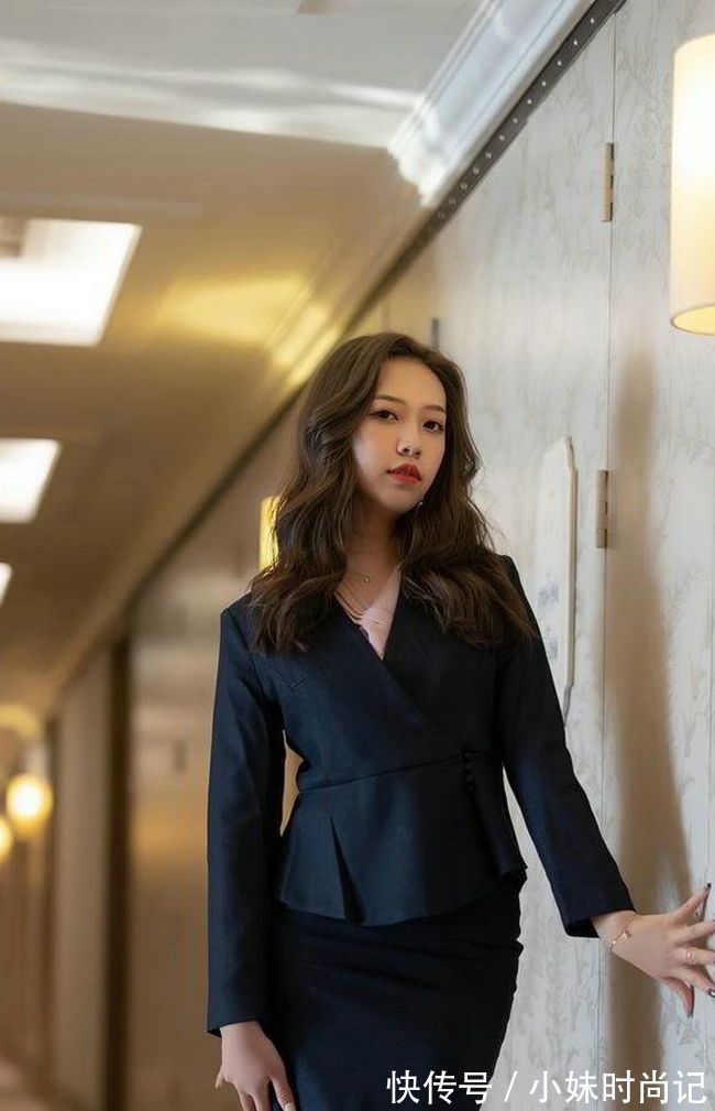 优雅|西装套装裙呈现女性的职业感，同时也充满着帅气效果，干练又优雅