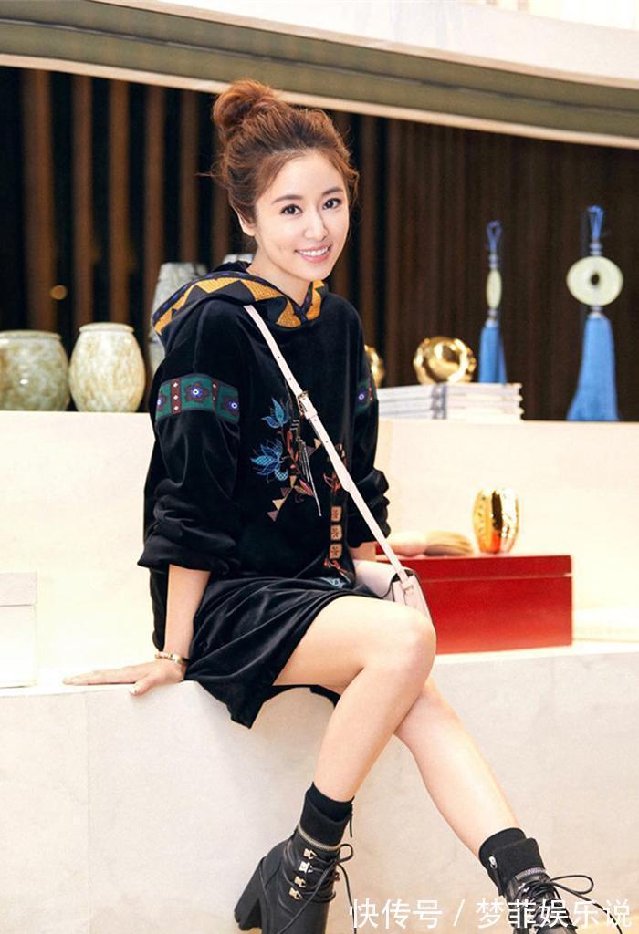 搭配 入秋后该穿卫衣了,分享4组显瘦减龄的经典搭配,照着穿不怕出错