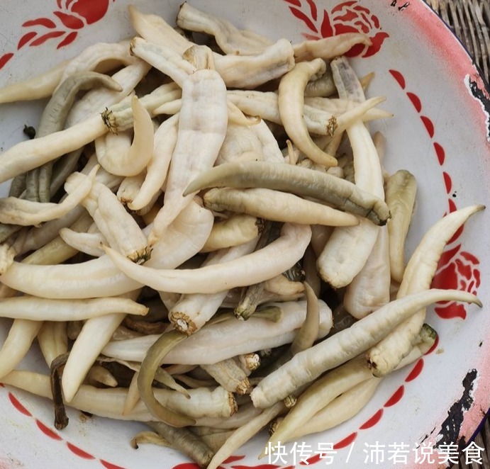 分享给你一道好吃不贵的湖名白辣椒,喜欢的快来做吧
