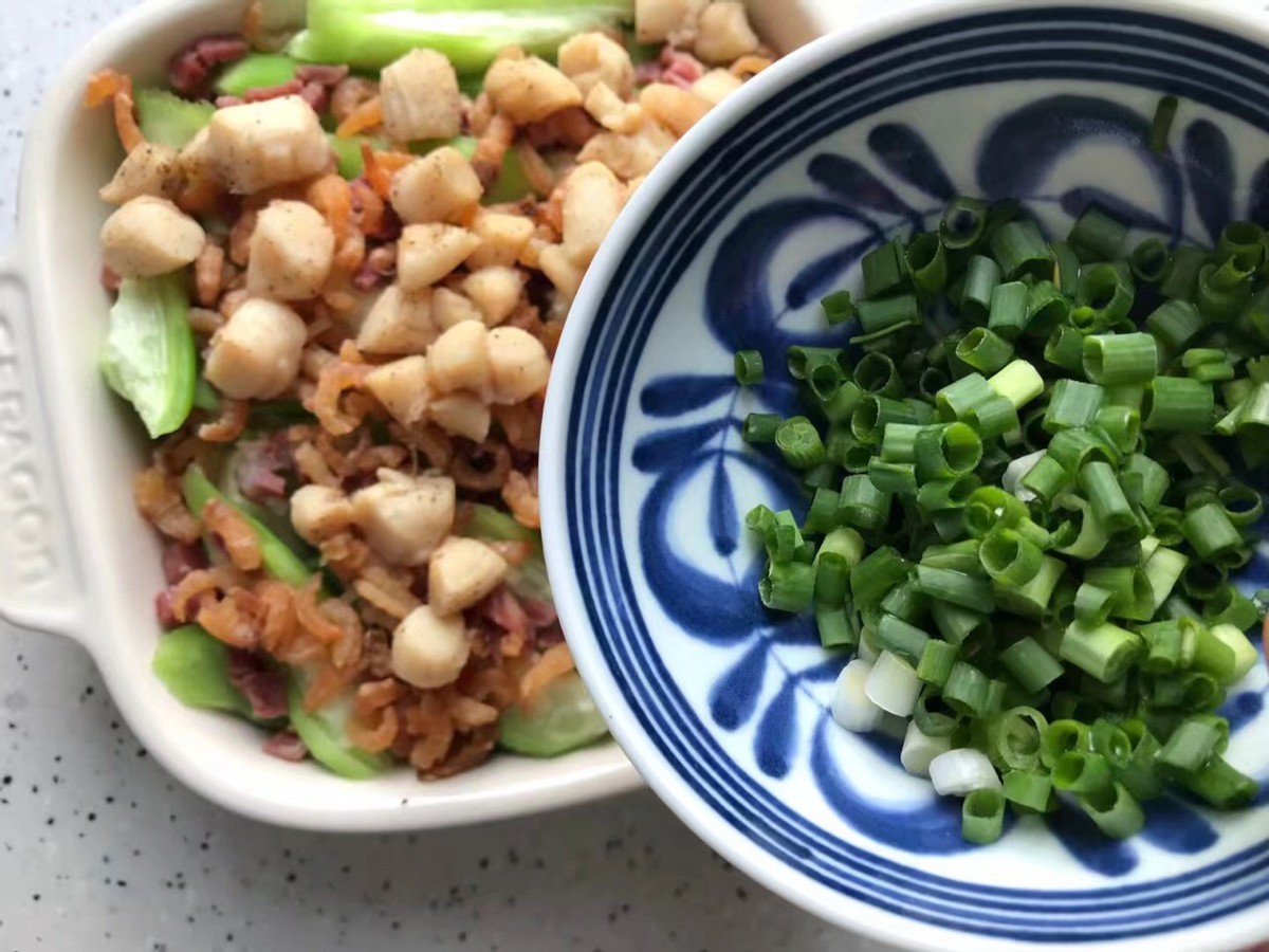 鲜嫩|丝瓜此做法，鲜嫩又营养，蒸一蒸就上桌，大人孩子都爱吃