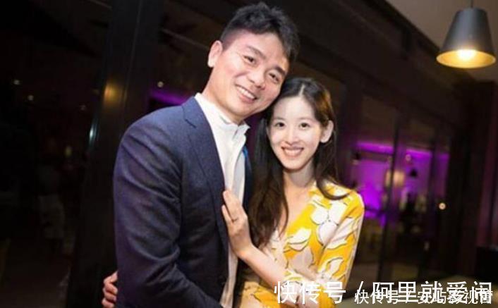 刘强东|比刘强东只大5岁的丈母娘长啥样当看到全家福后,网友我自闭了