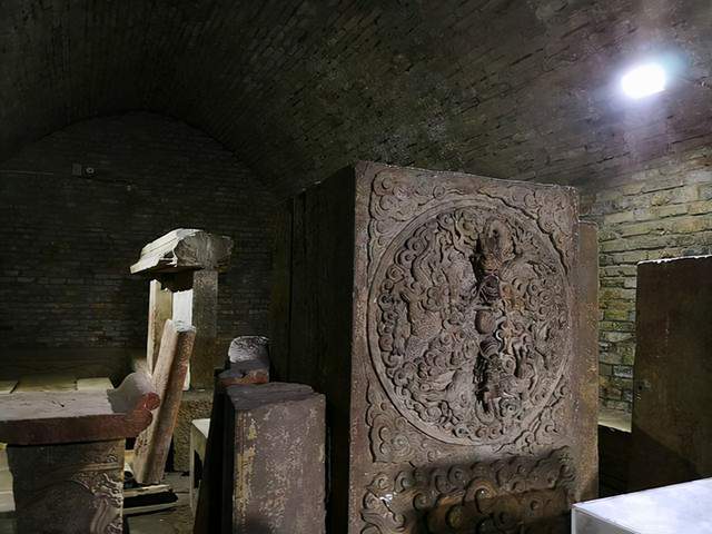 地基!蜀王陵中不仅有国宝龙壁,还有一堆不能缺的破木板,这是怎么回事