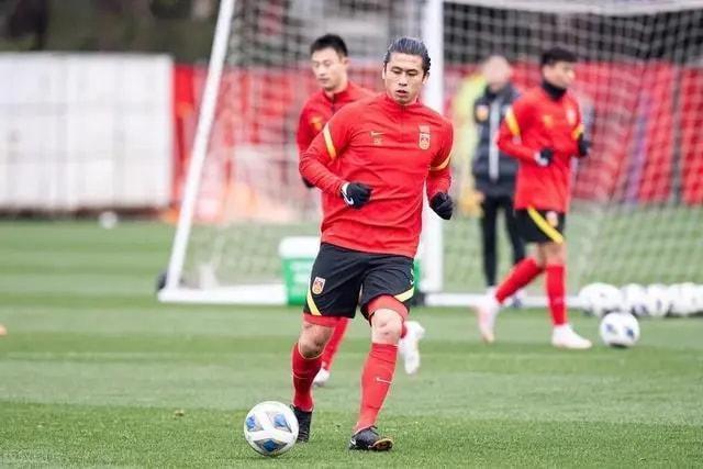张玉宁|早上5点!国足传来好消息:张玉宁做出难得决定,球迷齐声点赞