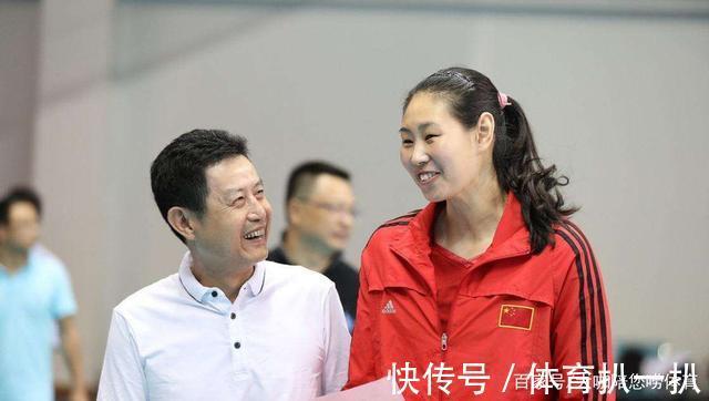 郎平和|冯坤当选中国女排主帅人心所向!远嫁泰国心系祖国,事业有夫相伴