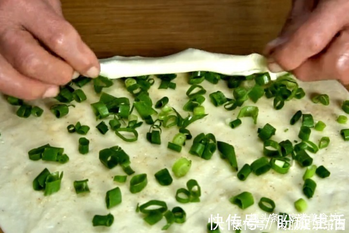 面团|葱花饼此做法，谁都能学会，暄软好吃有劲道，连吃一周都不腻