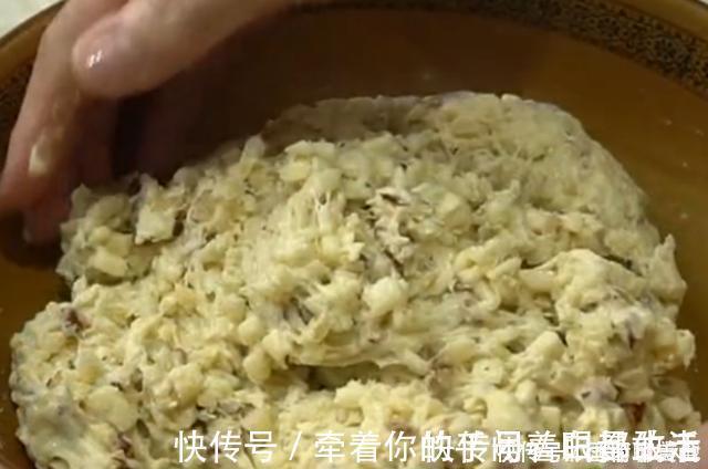 苹果别直接吃了,加上鸡蛋做成早餐饼,营养好消化,女儿最爱吃