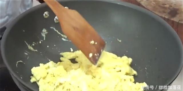  下饭|这才是西红柿炒鸡蛋的正确做法，营养丰富，味道鲜美，太下饭了