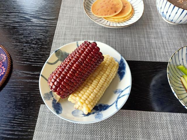 老两口的“轻食”早餐,简单又美好,网友有仪式感的生活