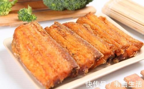 饭店|炸带鱼时裹面糊沾面粉都不对,饭店都是这么做的,酥脆好吃不油腻