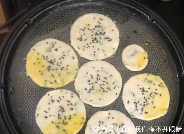 土豆这样做外焦里嫩真美味,天天当早餐吃都不腻,做法还特简单!