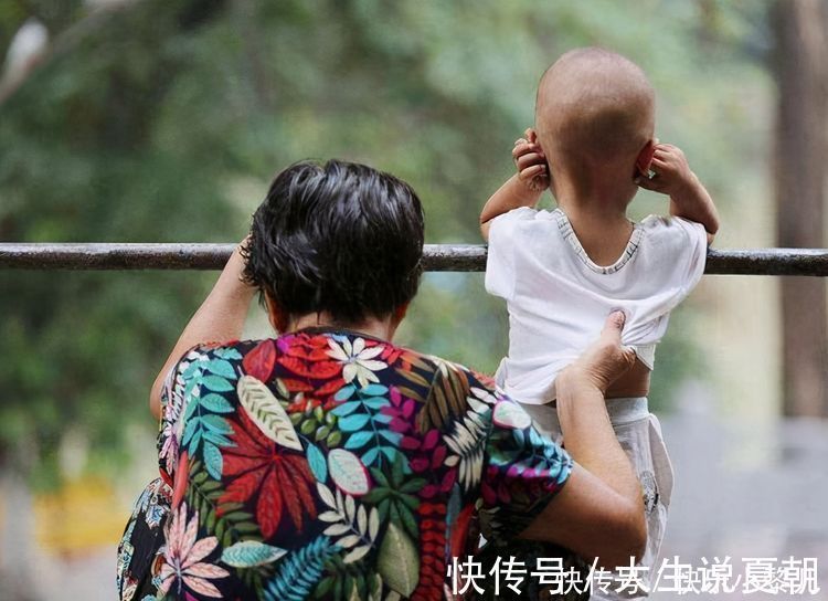 精养|农村爷爷给孙子“硬核”洗脚,想笑又好痛,网友:这就是童年