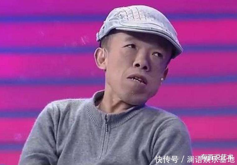 小矮人$身高1米，苦练书法40年改变命运，网友：所有书法家见了都要低头