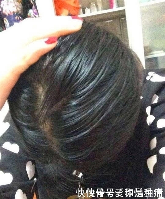 坏习惯|资深发型师透露:女生总有这3个“坏习惯”,头发整天油汪汪!