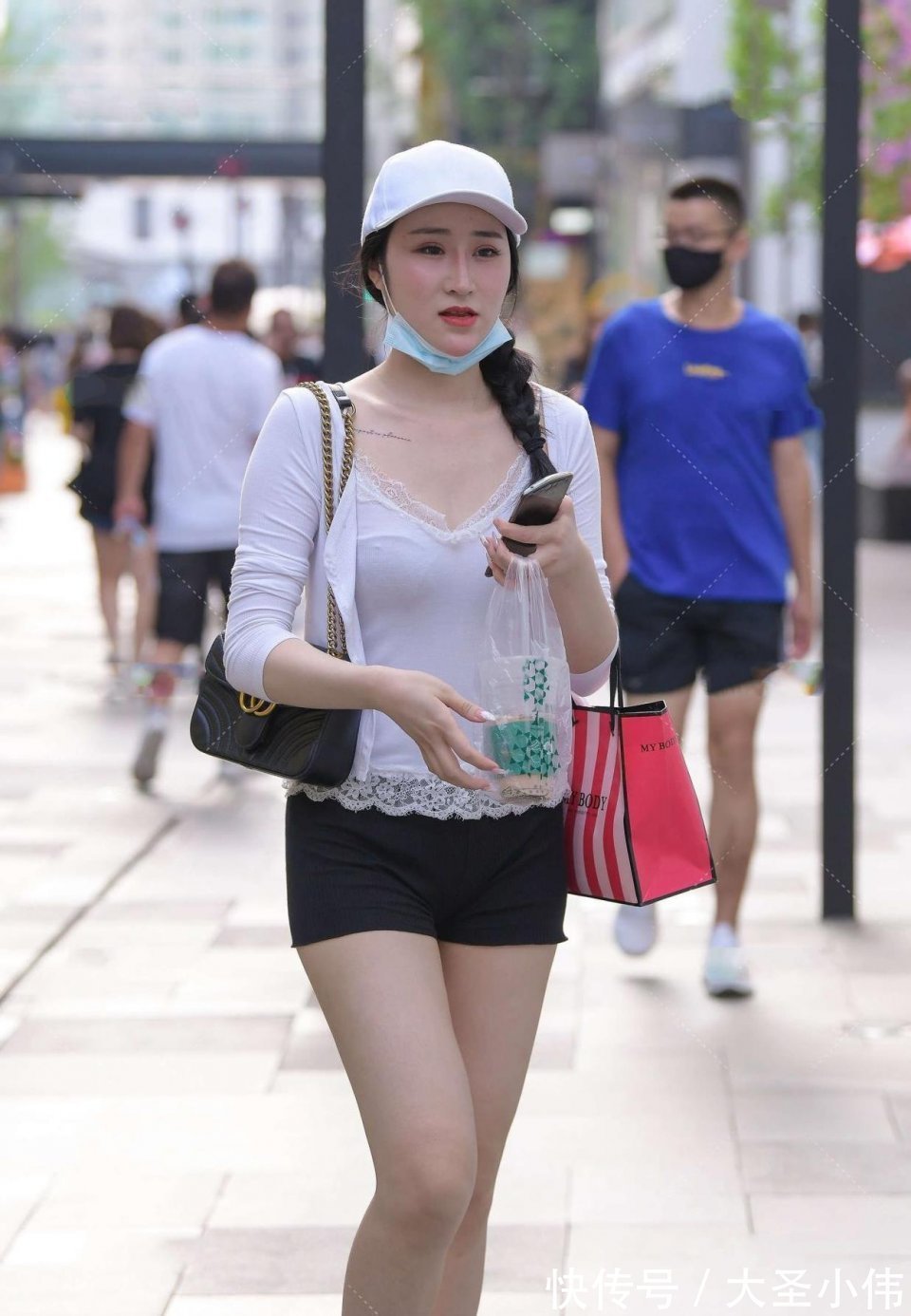 美女|美女街拍:小姐姐好有女神范儿!能娶到她,少活10年都行,想给她买杯奶茶