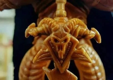 榫卯|70多个零件组成的橄榄核雕您见过吗?而且还是榫卯结构