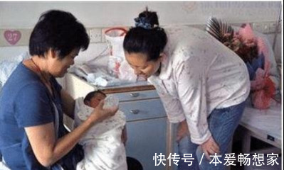 孙子|姥姥沉迷电视,忘给孙子喂奶,接下来宝宝动作熟练地让人“想笑”