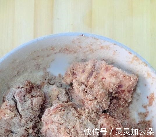 “糖醋排骨”的家常传统做法,味道比饭店的还香,好吃还不油腻!