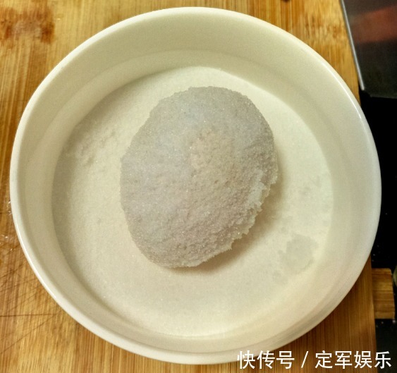 成熟|自制咸鸭蛋,只需2样调料,10天就成熟,半月蛋黄起沙出油,真香
