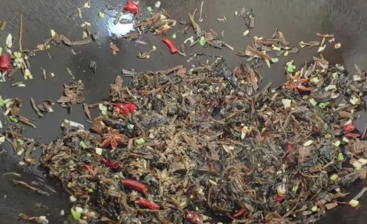 家里来客人了,来到硬菜“梅菜扣肉”,做法简单,香酥软烂