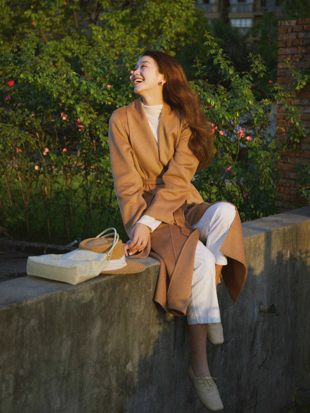 大衣|秋季不要瞎打扮,针织衫搭配百褶裙温柔优雅又保暖,美得高级