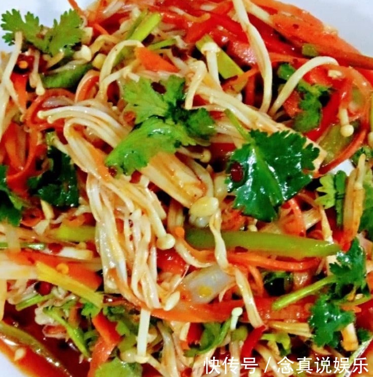 制作简单的几道凉拌下酒菜，清爽可口味道鲜美，煮煮拌拌就能上桌