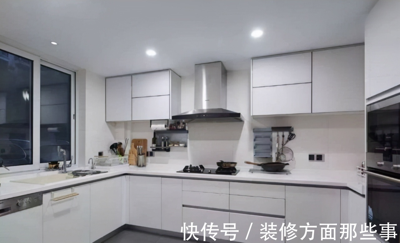 楼梯|113平简约三居室木作储物隔墙兼作鞋柜,亮点都在玄关简洁实用