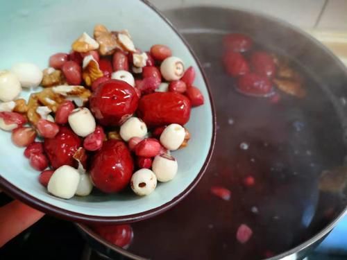  明天腊八节，教你最正宗的腊八粥熬法，香甜软糯喝不够，省时省力