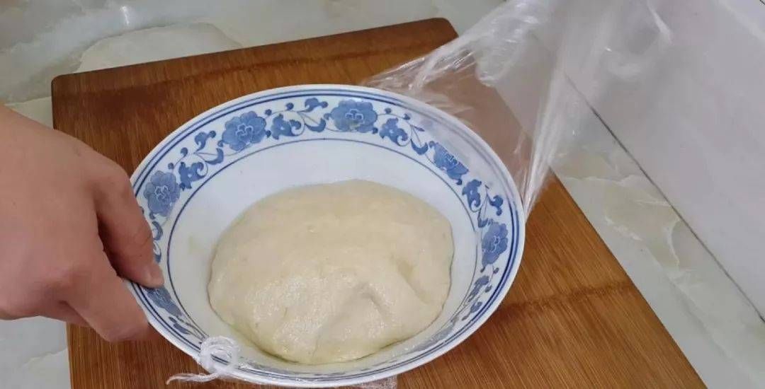 鸡蛋|吃早餐蛋糕的新方法,淋上蛋液,比手抓蛋糕简单,比鸡蛋灌饼好