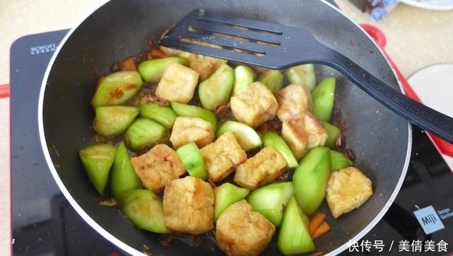 豆腐加这菜清香无比,再来点肉,好吃到上桌秒光!只长劲不长胖