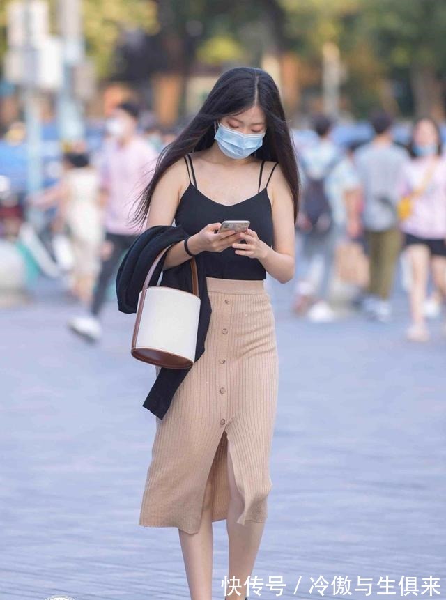 包臀裙 “御姐范”的包臀裙美女,休闲塑形又耐看,搭配容易!