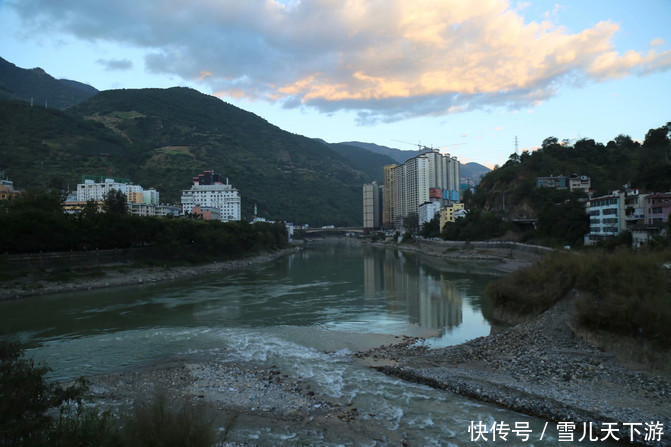 怒江峡谷内素有，十里不同天，万物在一山，之说