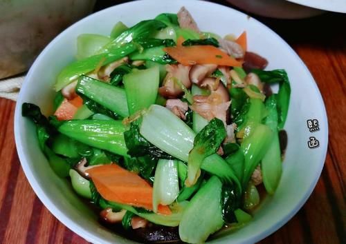  实惠|晒老妈生日宴，9菜1汤荤素搭配，朋友都说：比饭店实惠又健康