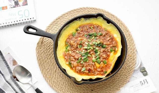 三个鸡蛋做盘菜，鲜香微辣味道不错，我家吃一回就喜欢上了，下饭