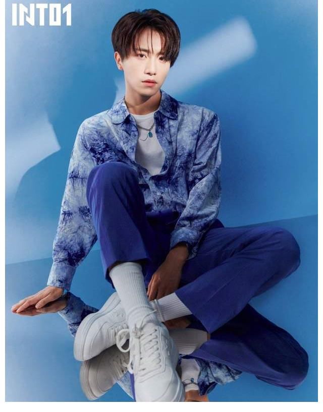 男團|INTO1疑似走耽改路線，伯遠最新造型直接翻車，堪稱大型社死現場！