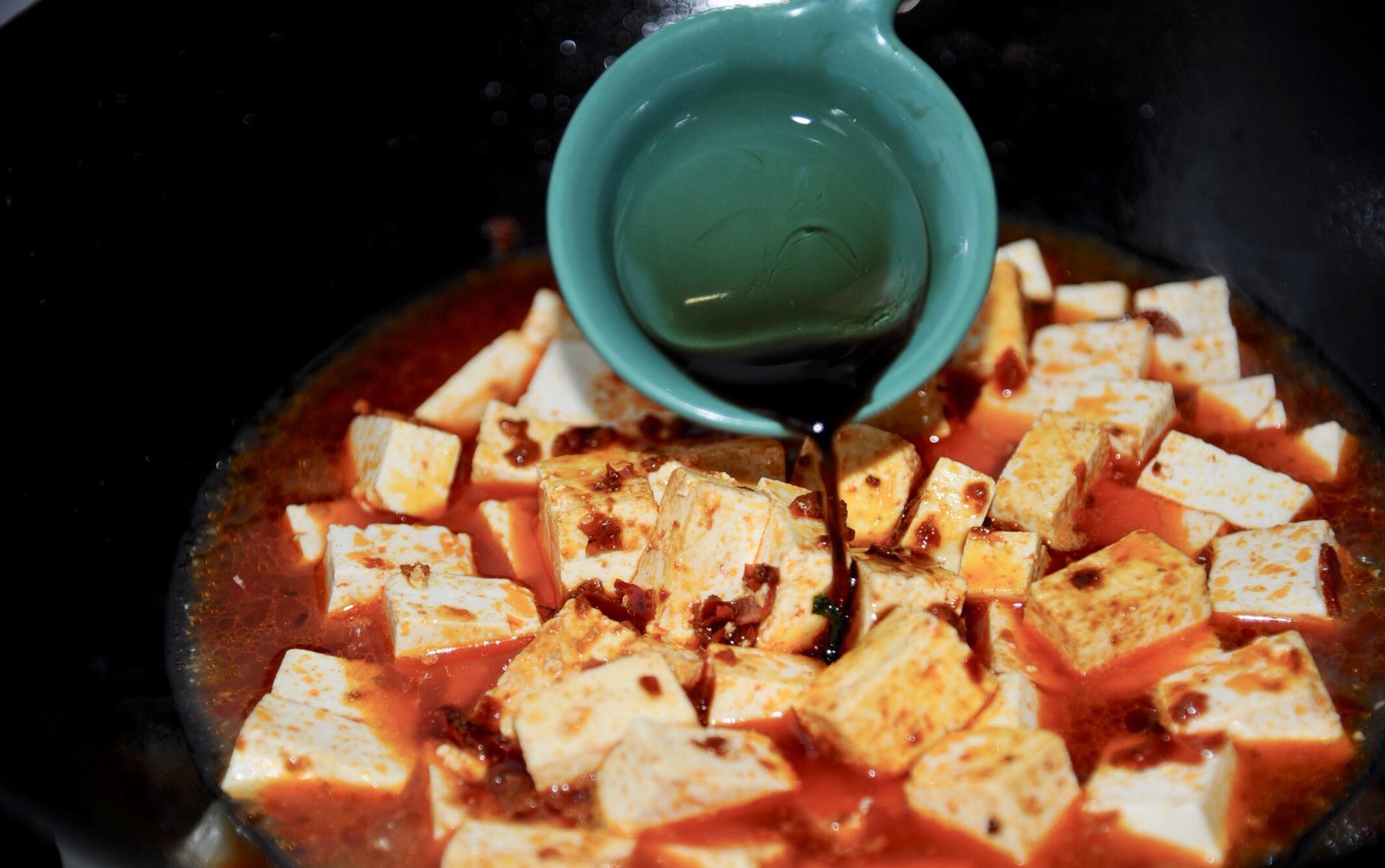 花2块钱买1块豆腐这样做，麻辣鲜嫩，在家也能吃到经典川菜