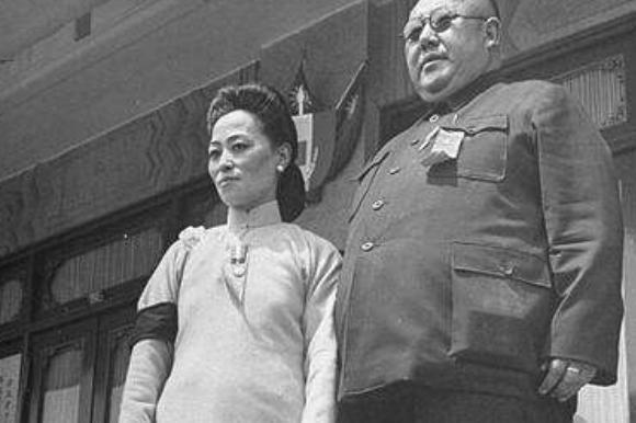 回国|他带着7.5吨黄金逃到美国,和3个老婆挥霍一生,晚年却想回国